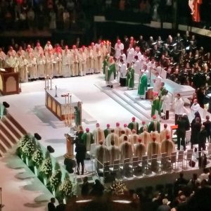 The altar and ambo were constructed specifically for the event by three young men—Frank Corazao, Byron Duran, and Mauricio Agudelo—from Lincoln Hall Boys’ Haven in upstate New York. The pope’s chair was built by Fausto Hernandez, Hector Rojas, and Francisco Santamaria, who are day laborers, in conjunction with Don Bosco Workers, Inc. in Port Chester, NY. Photo by Joanna Mercuri