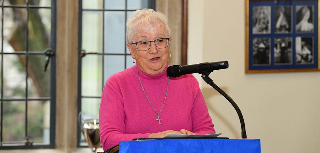 Sister Kelleher speaks to fellow alumnae and guests after receiving her award.