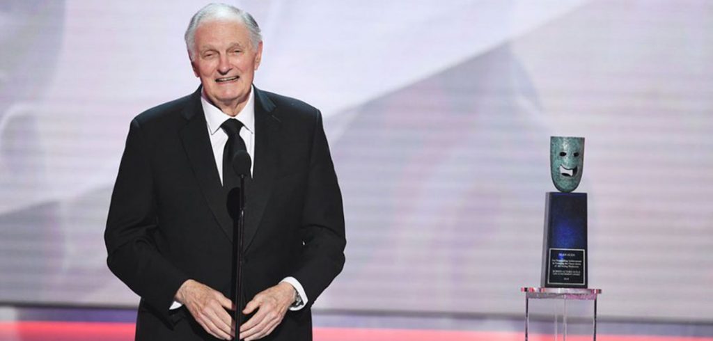 Alan Alda accepts a lifetime achievement award at the 2019 SAG Awards dinner