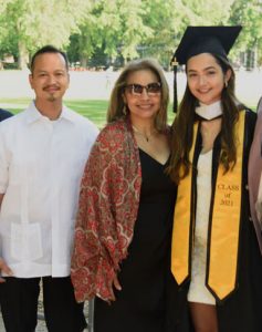 Lucianne Magnibas with parents