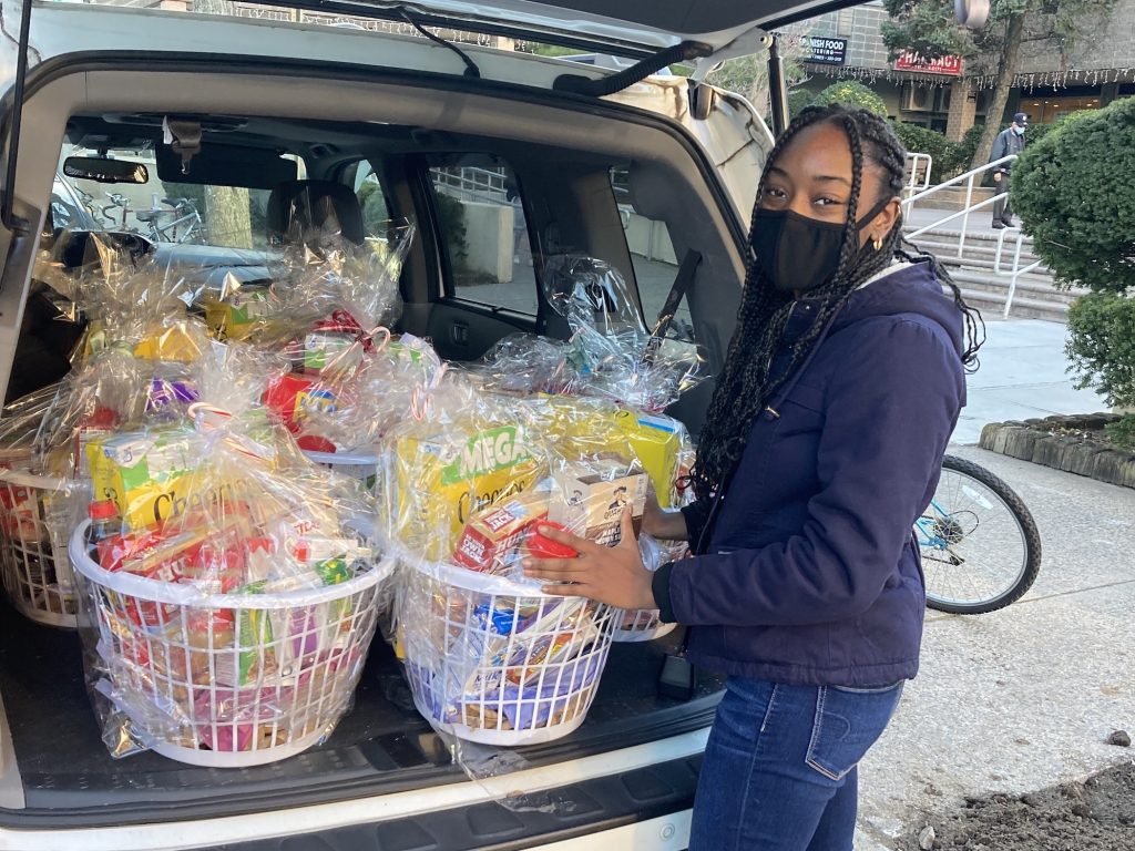 Talia Padmore loads breakfast baskets into a car trunk.